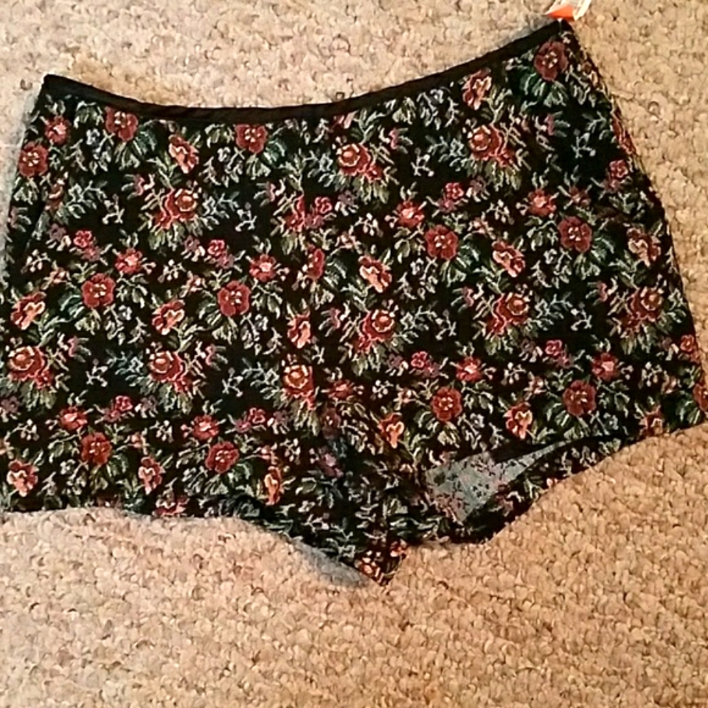 Mine floral shorts